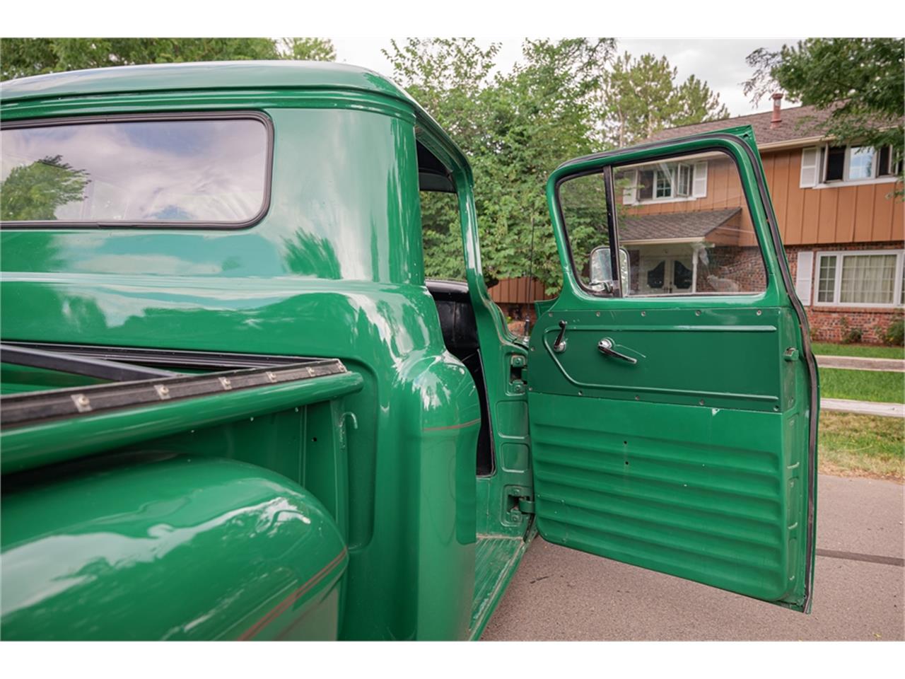 Chevrolet-Pickup-1957-Green-Black-and-red-32