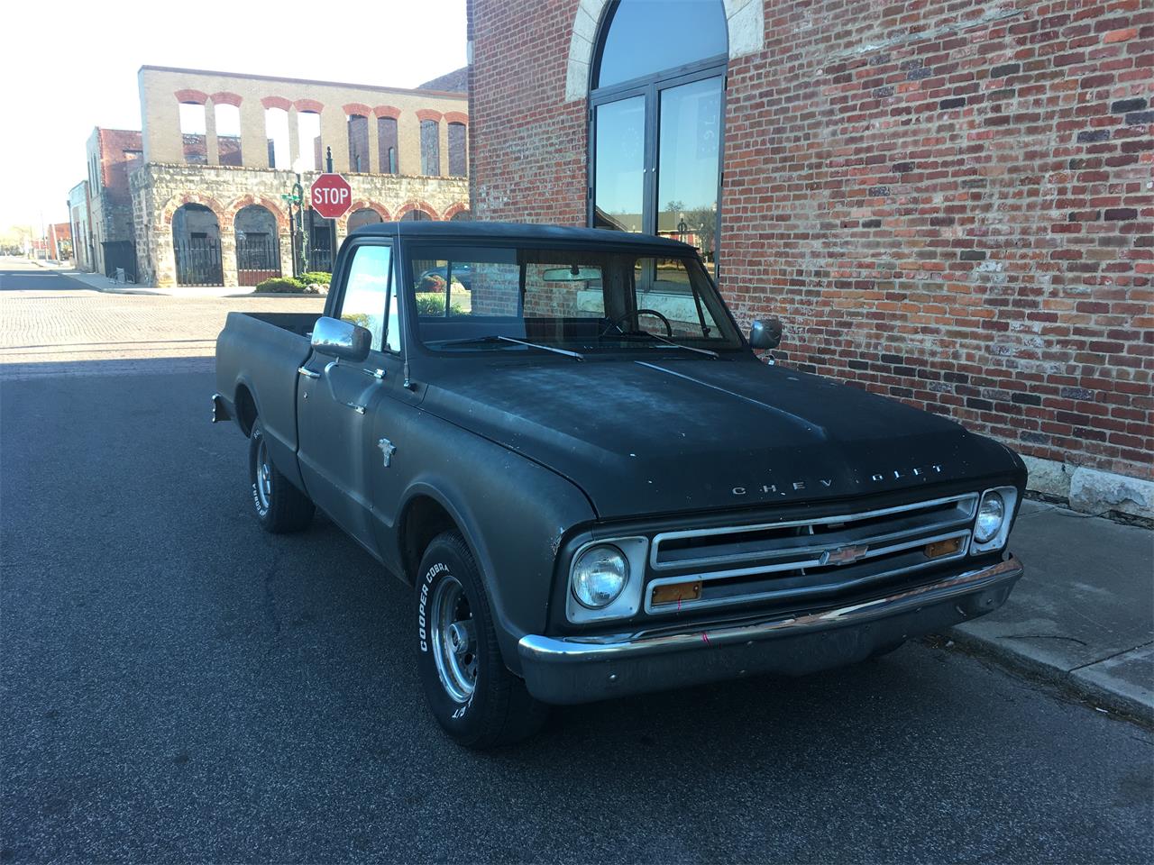 Chevrolet-Pickup-1967-Gray-Gray-10