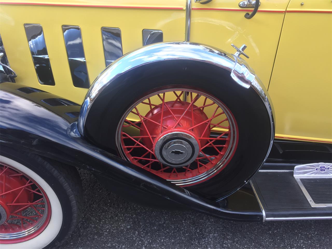 Chevrolet-Roadster-1932-Yellow-Brown-1