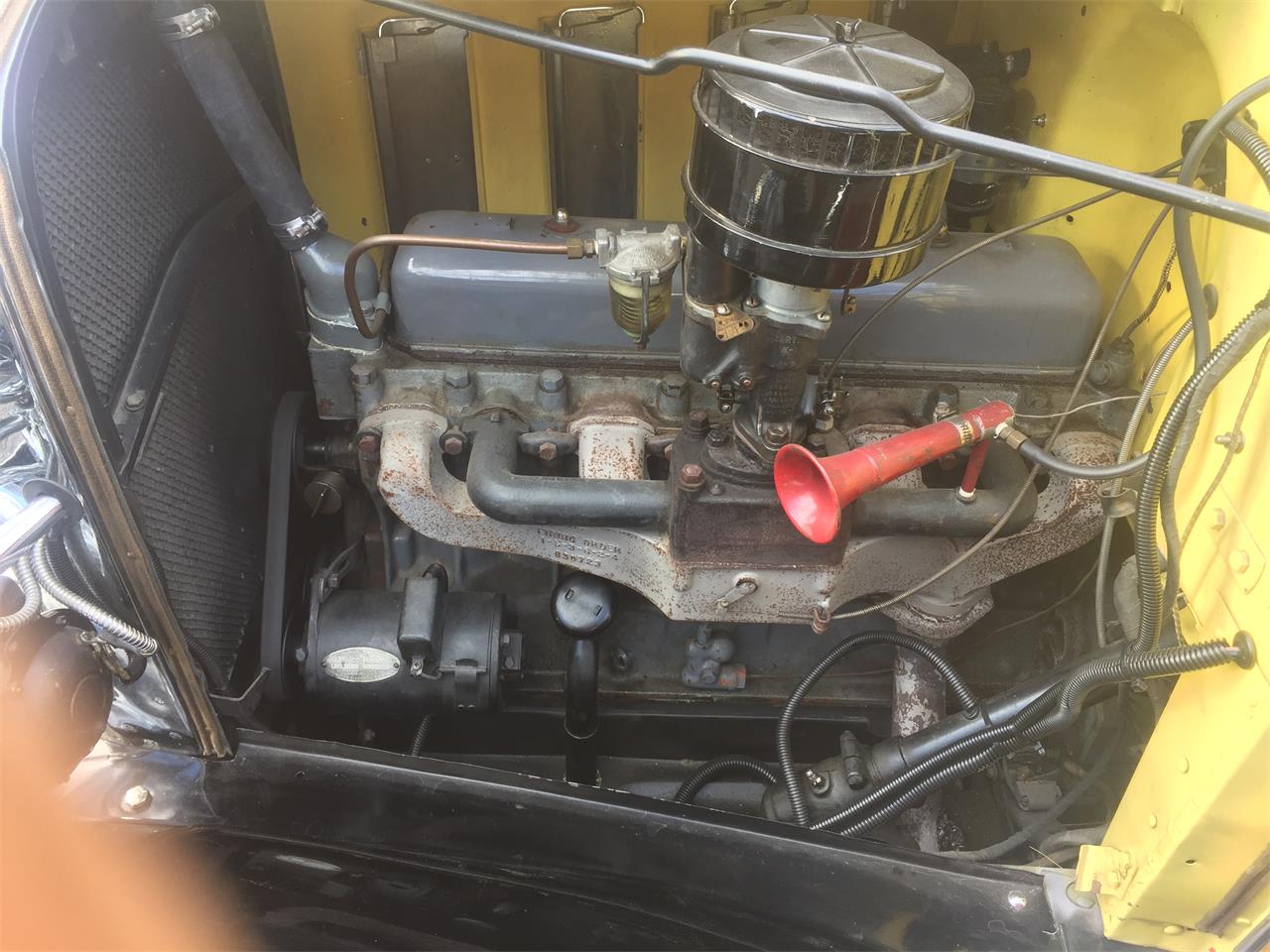 Chevrolet-Roadster-1932-Yellow-Brown-12
