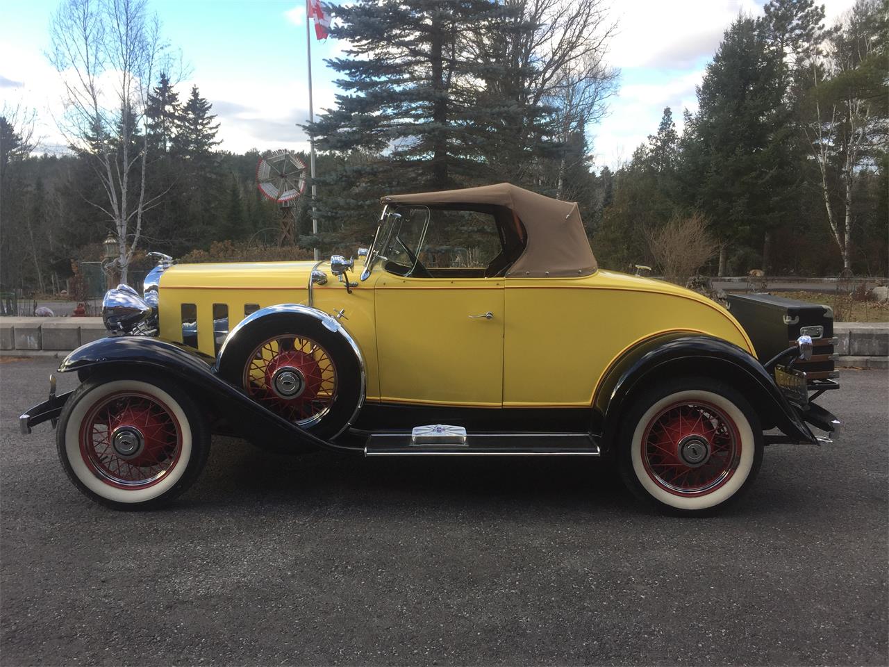 Chevrolet-Roadster-1932-Yellow-Brown-16