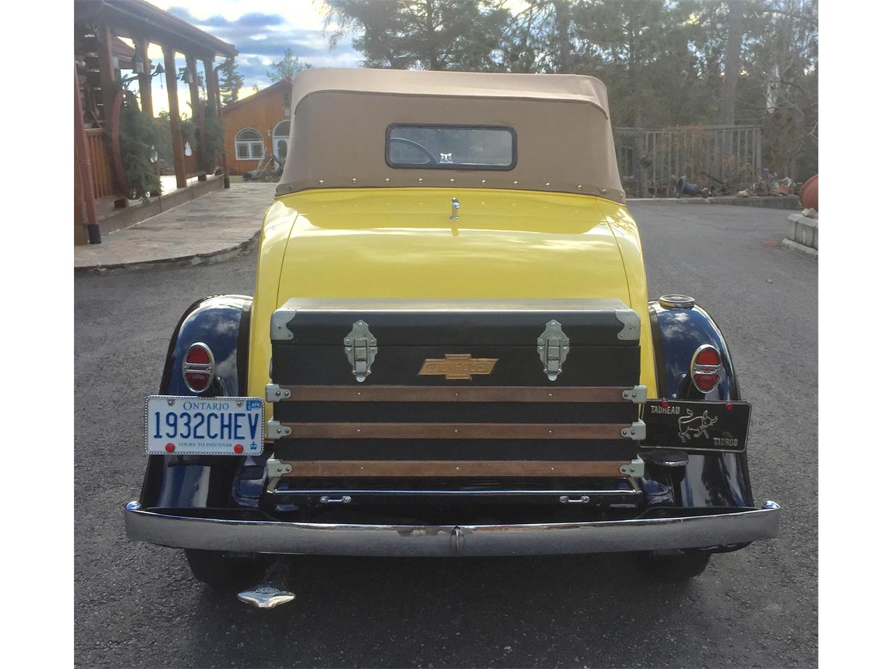 Chevrolet-Roadster-1932-Yellow-Brown-17