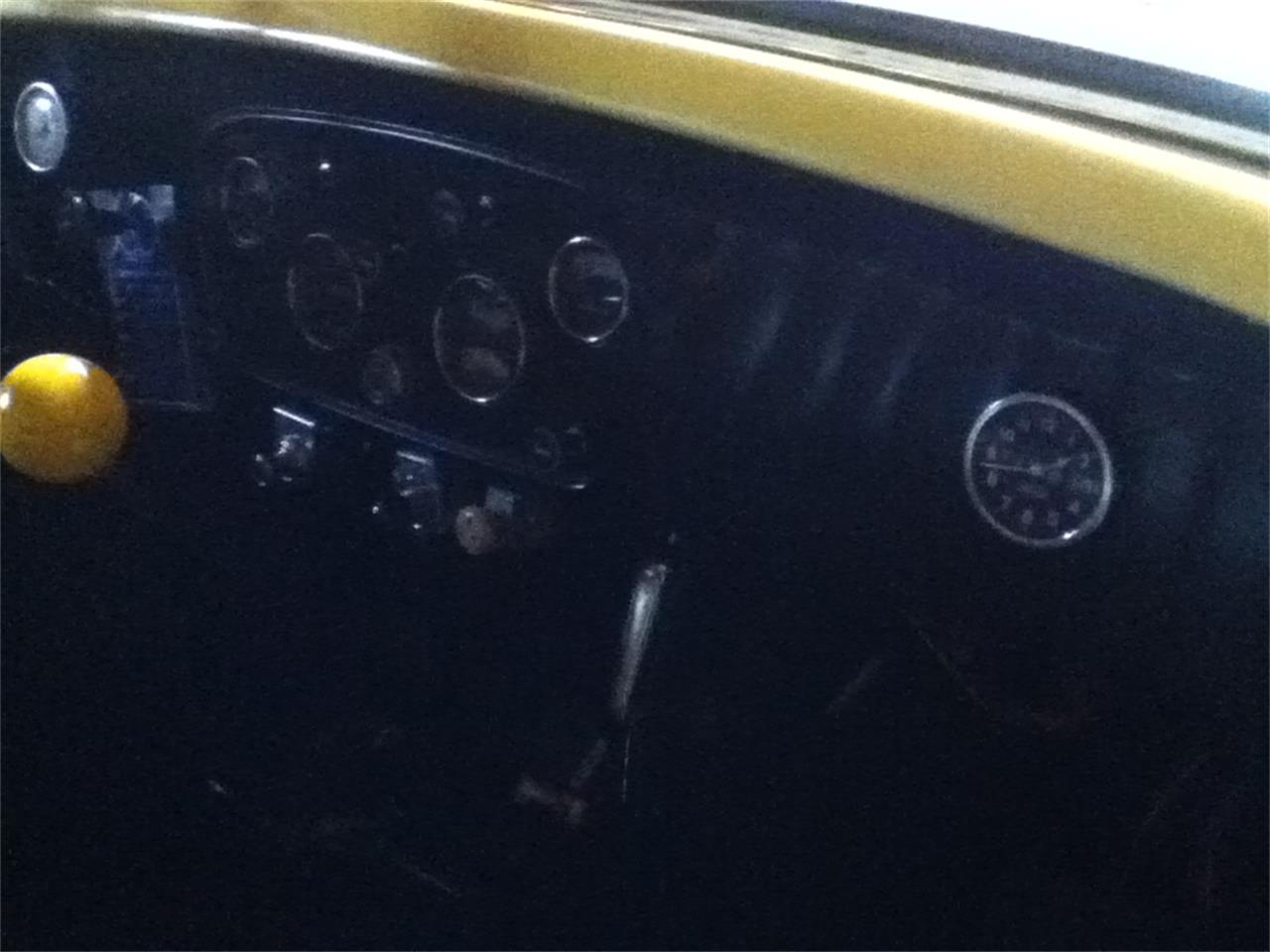 Chevrolet-Roadster-1932-Yellow-Brown-24