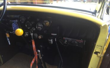 Chevrolet-Roadster-1932-Yellow-Brown-5