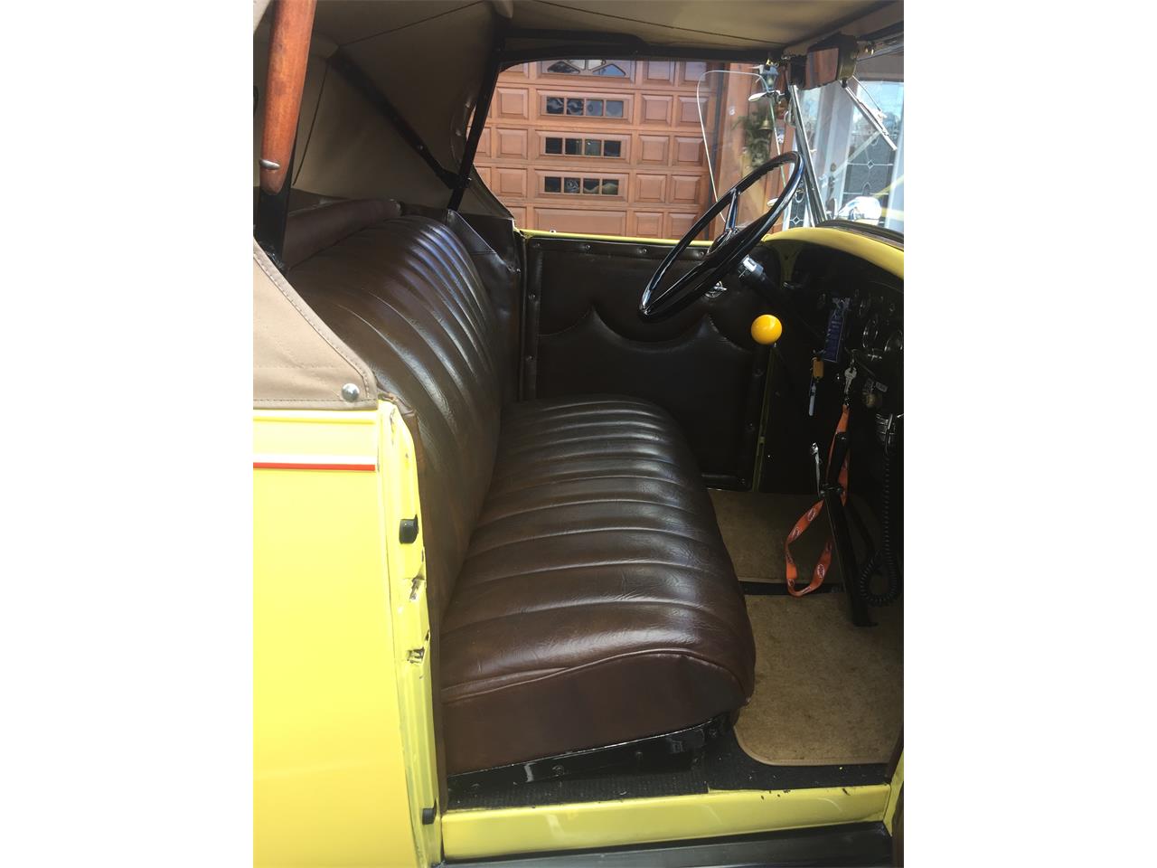 Chevrolet-Roadster-1932-Yellow-Brown-6