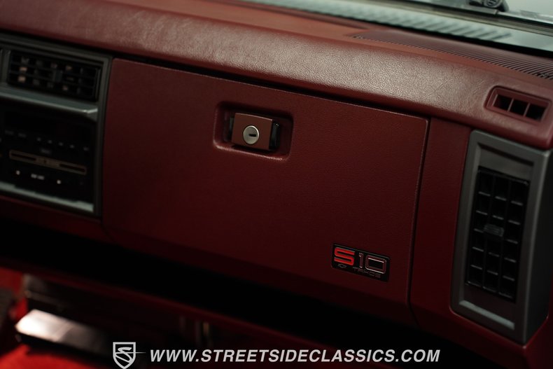Chevrolet-S10-1988-Gray-Metallic-Red-45