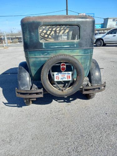 Chevrolet-Sedan-1928-Blue-2