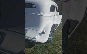 Chevrolet-Sedan-1934-Mercedes-White-2-tone-ld-Purple-1