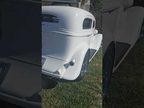 Chevrolet-Sedan-1934-Mercedes-White-2-tone-ld-Purple-1