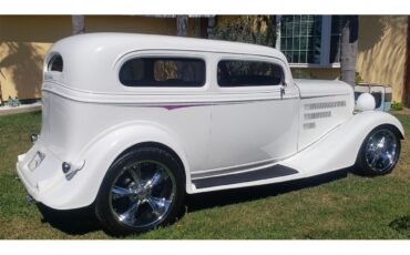 Chevrolet-Sedan-1934-Mercedes-White-2-tone-ld-Purple