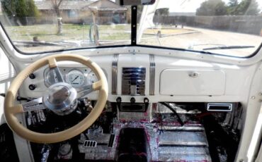 Chevrolet-Sedan-1937-White-2