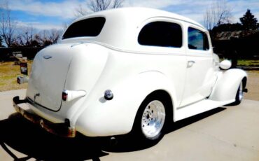 Chevrolet-Sedan-1937-White-7
