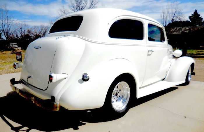 Chevrolet-Sedan-1937-White-7