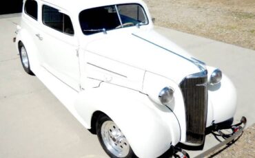 Chevrolet-Sedan-1937-White-9