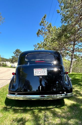 Chevrolet-Sedan-1939-Black-BlackMaroon-14