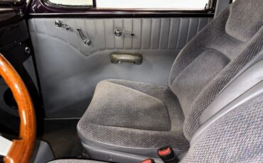 Chevrolet-Sedan-1939-Purple-Gray-10