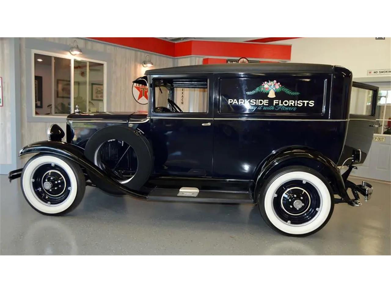 Chevrolet-Sedan-delivery-1930-Manganese-Blue-Varnished-Oak-1