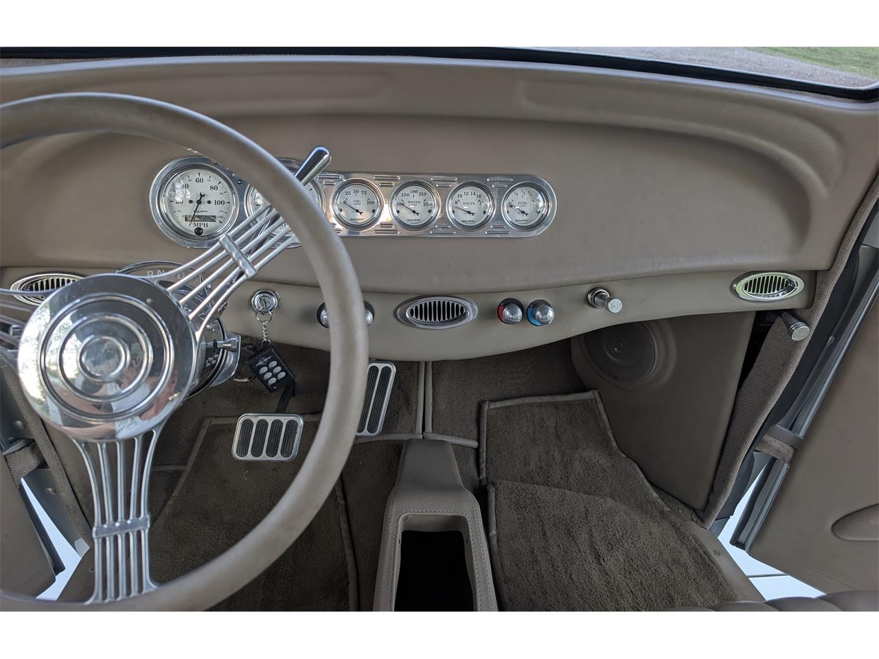 Chevrolet-Sedan-delivery-1934-Silver-Tan-8
