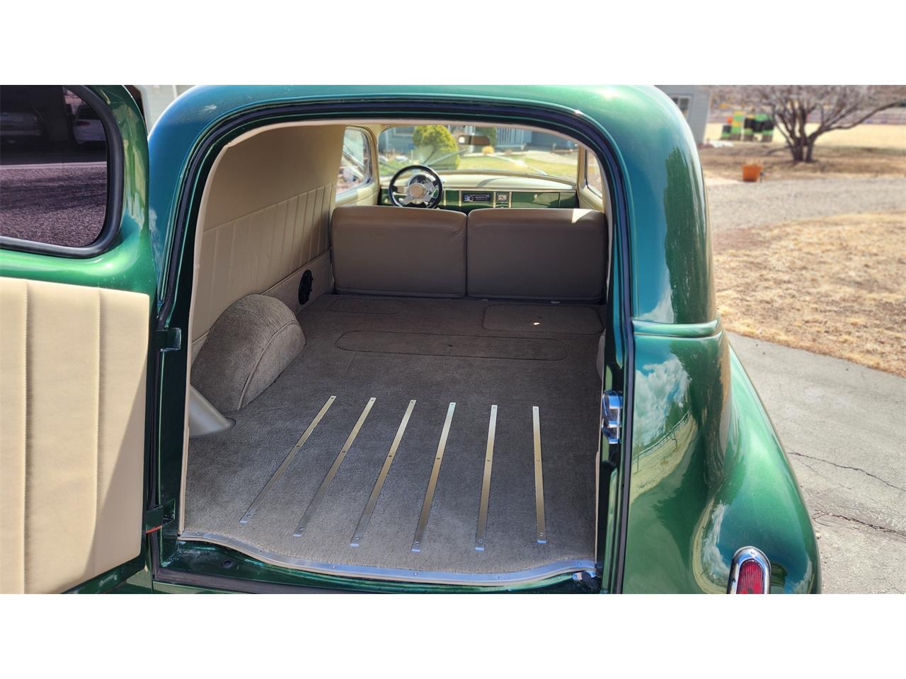 Chevrolet-Sedan-delivery-1950-Green-Tan-13