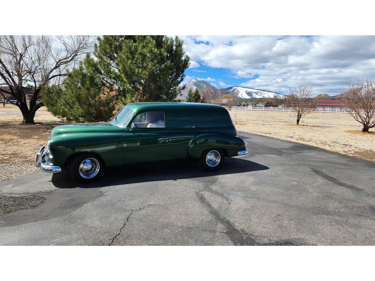 Chevrolet-Sedan-delivery-1950-Green-Tan-3