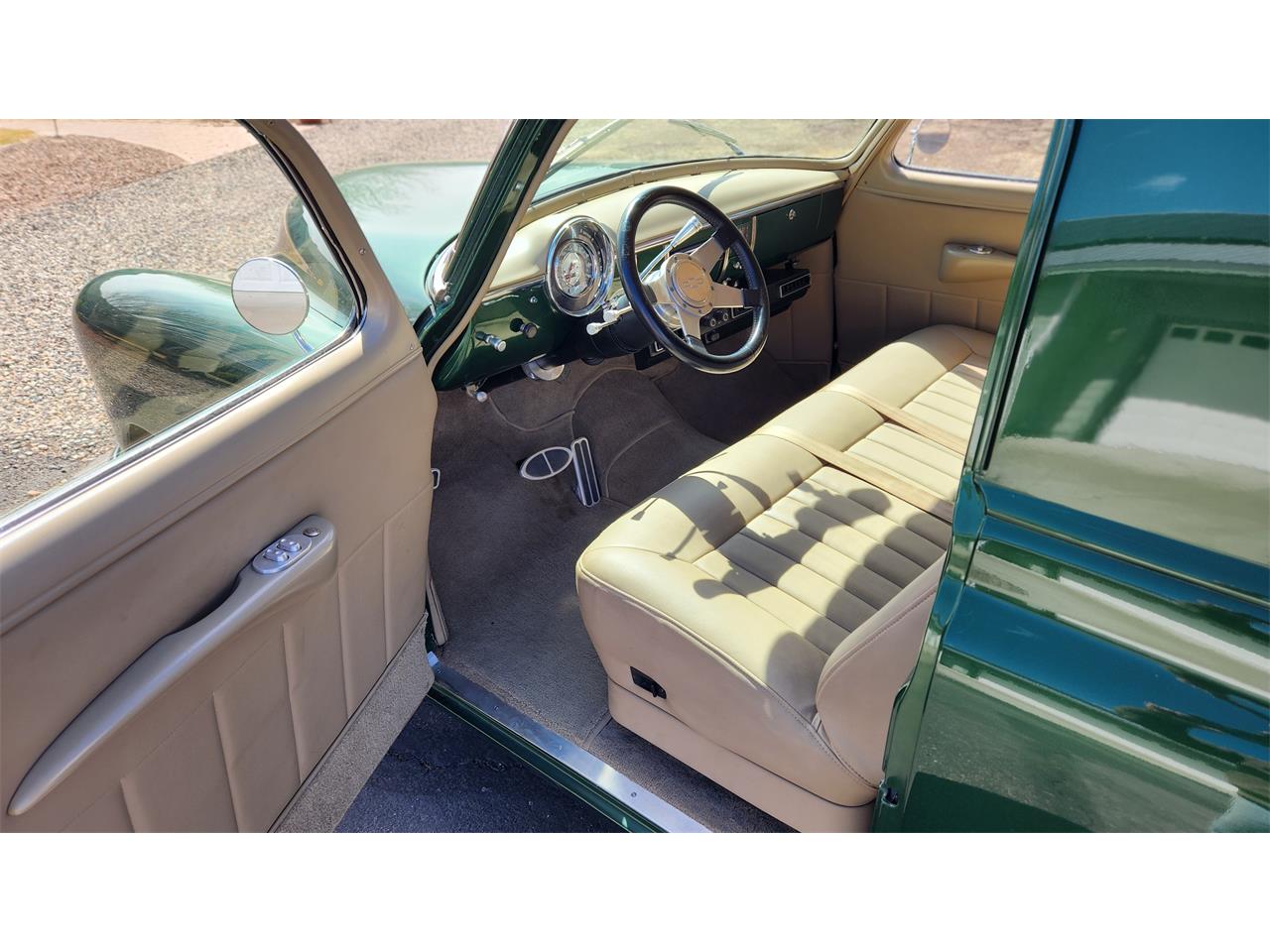 Chevrolet-Sedan-delivery-1950-Green-Tan-6