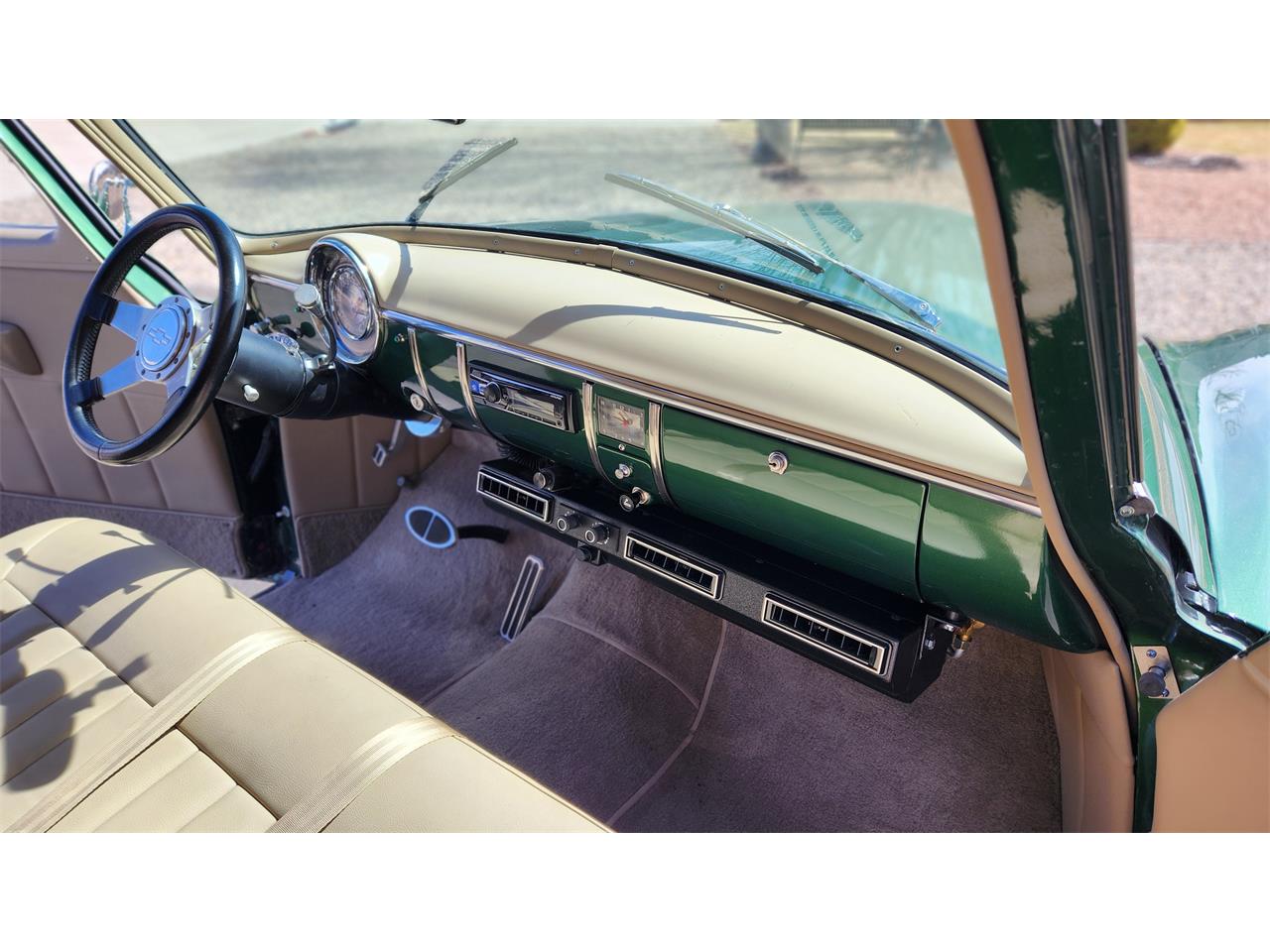Chevrolet-Sedan-delivery-1950-Green-Tan-9