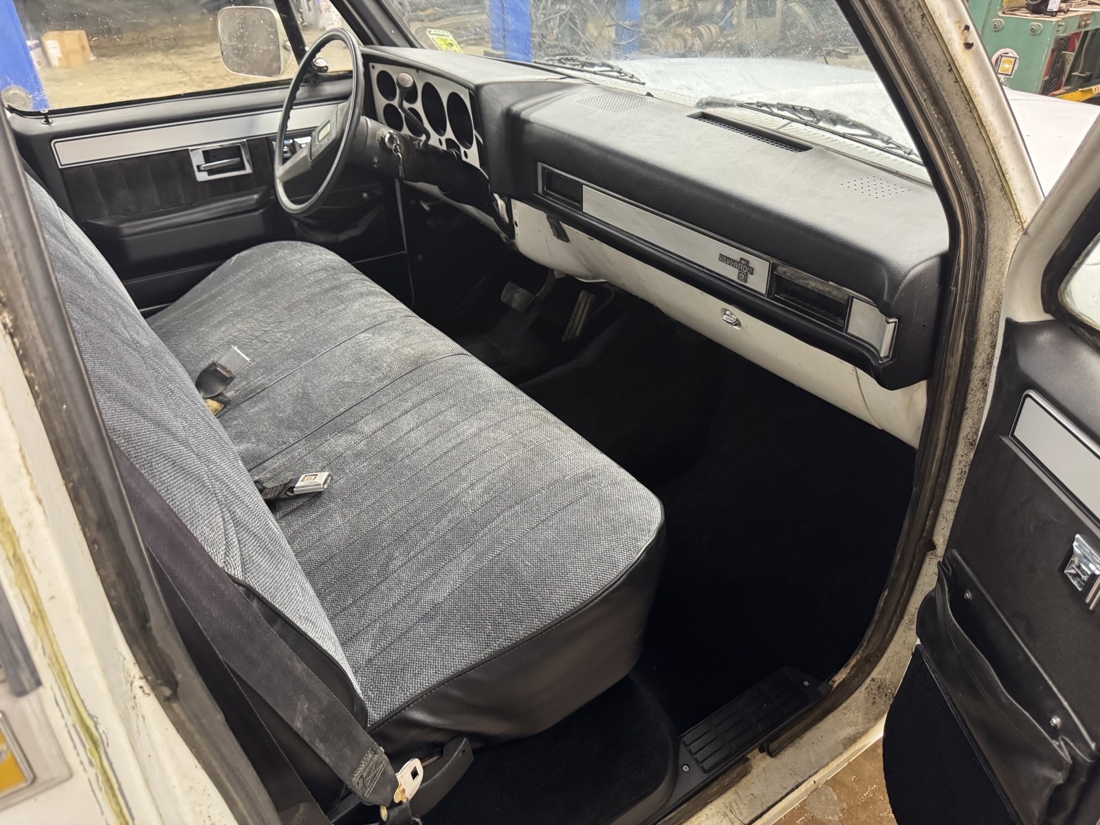 Chevrolet-Silverado-1500-1986-16