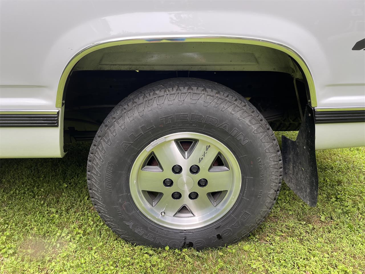 Chevrolet-Silverado-1500-1991-Arctic-Whitr-RedMaroon-22
