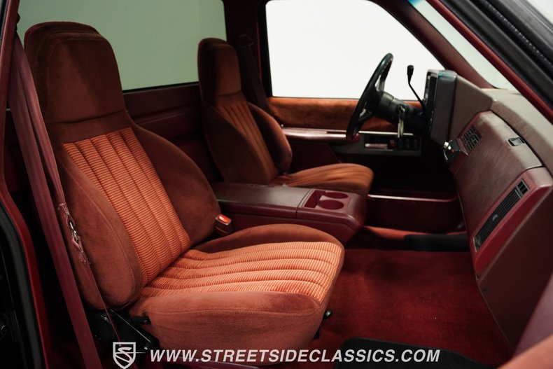 Chevrolet-Silverado-1990-Onyx-Black-Dark-Red-37