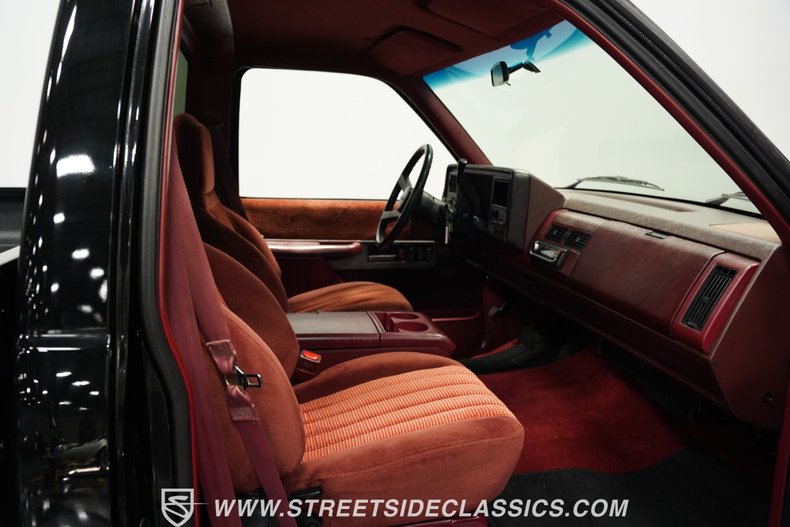 Chevrolet-Silverado-1990-Onyx-Black-Dark-Red-38