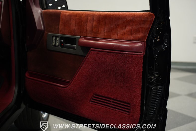 Chevrolet-Silverado-1990-Onyx-Black-Dark-Red-42