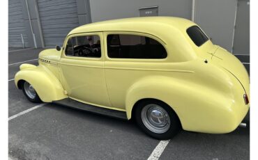 Chevrolet-Special-deluxe-1940-Yellow-Tan-1