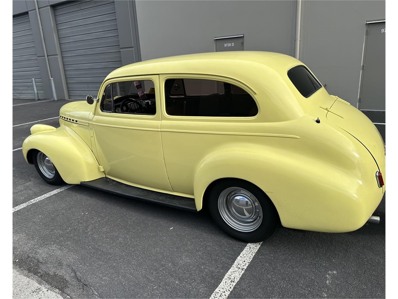 Chevrolet-Special-deluxe-1940-Yellow-Tan-1