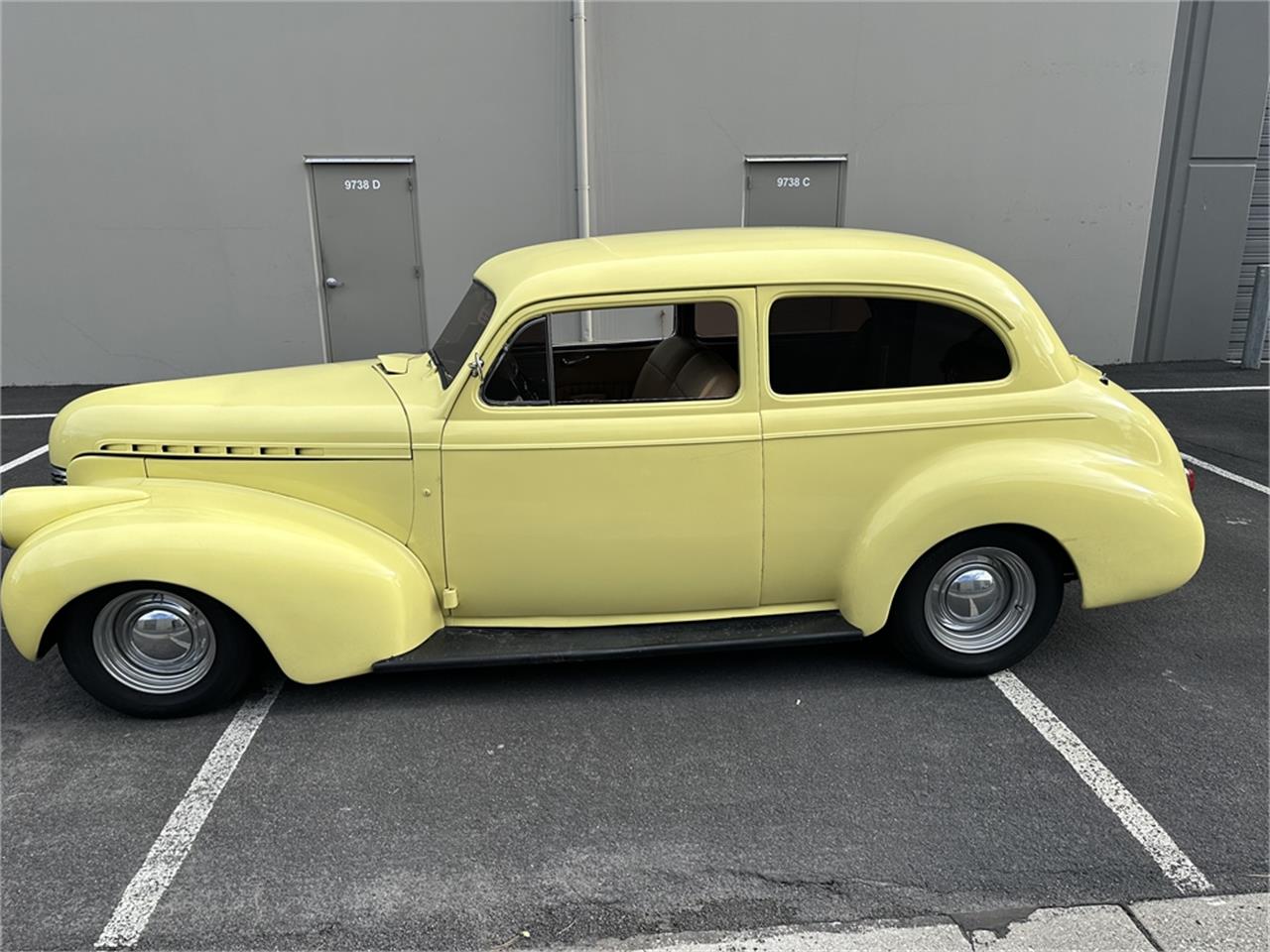 Chevrolet-Special-deluxe-1940-Yellow-Tan-18