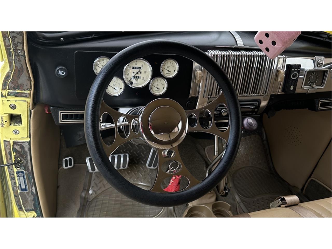 Chevrolet-Special-deluxe-1940-Yellow-Tan-40