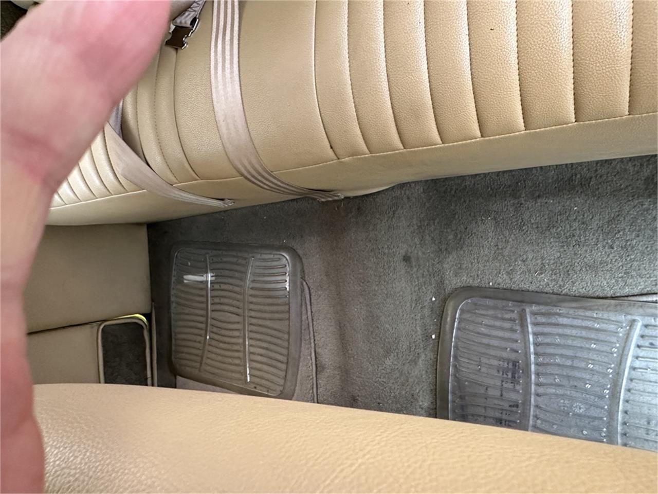 Chevrolet-Special-deluxe-1940-Yellow-Tan-41