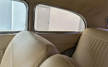 Chevrolet-Special-deluxe-1940-Yellow-Tan-46