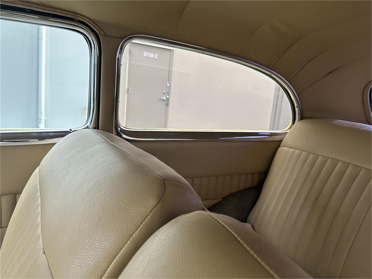 Chevrolet-Special-deluxe-1940-Yellow-Tan-46