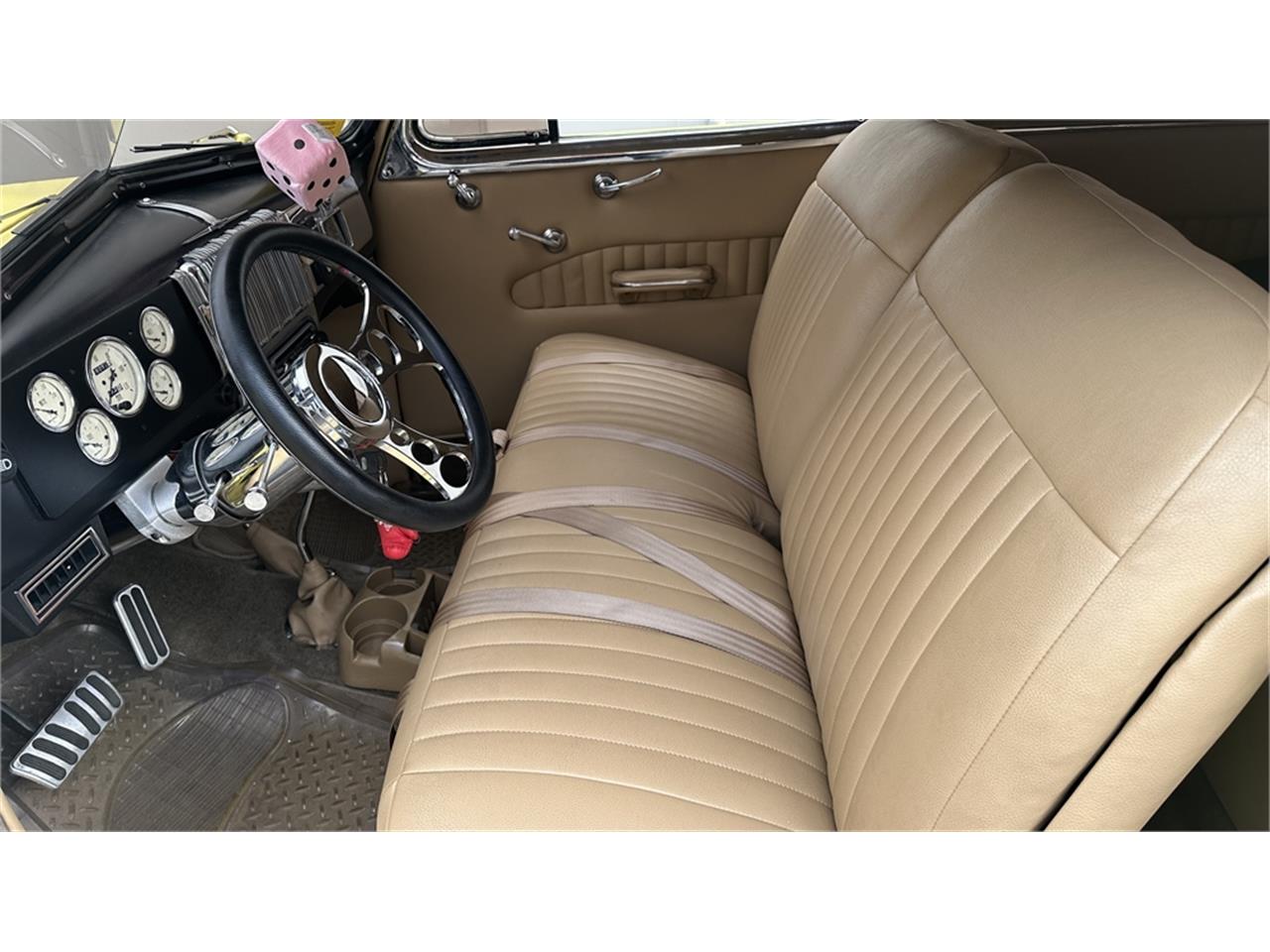 Chevrolet-Special-deluxe-1940-Yellow-Tan-8