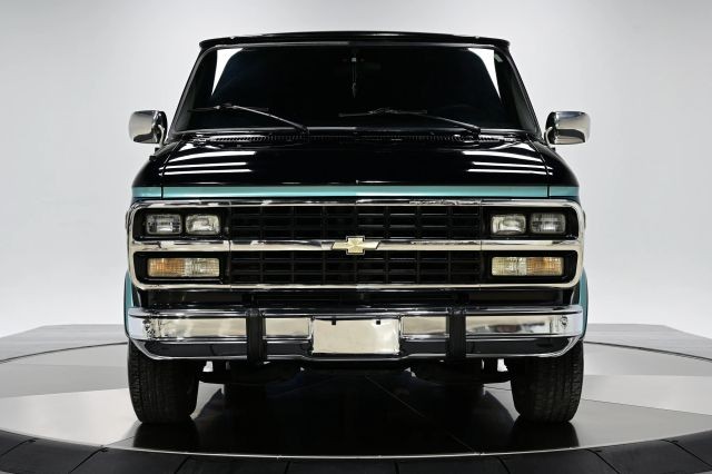 Chevrolet-Sportvan-G20-1992-Passenger-10