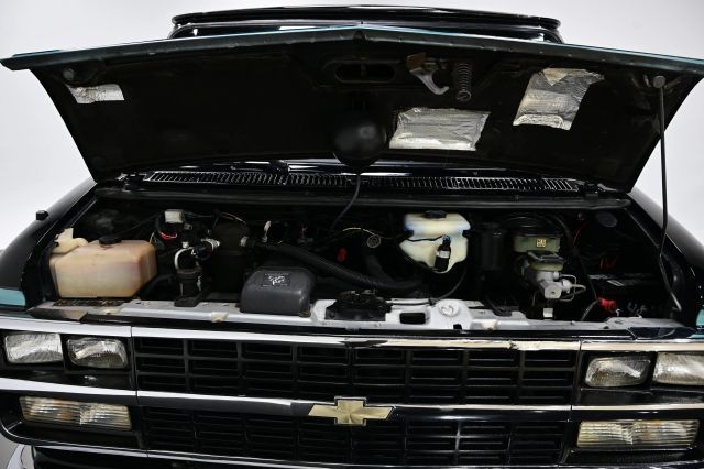 Chevrolet-Sportvan-G20-1992-Passenger-28