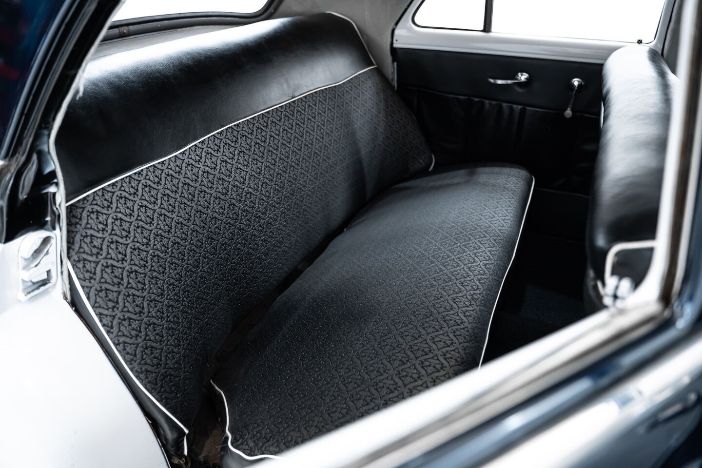 Chevrolet-Styleline-1952-Sedan-24