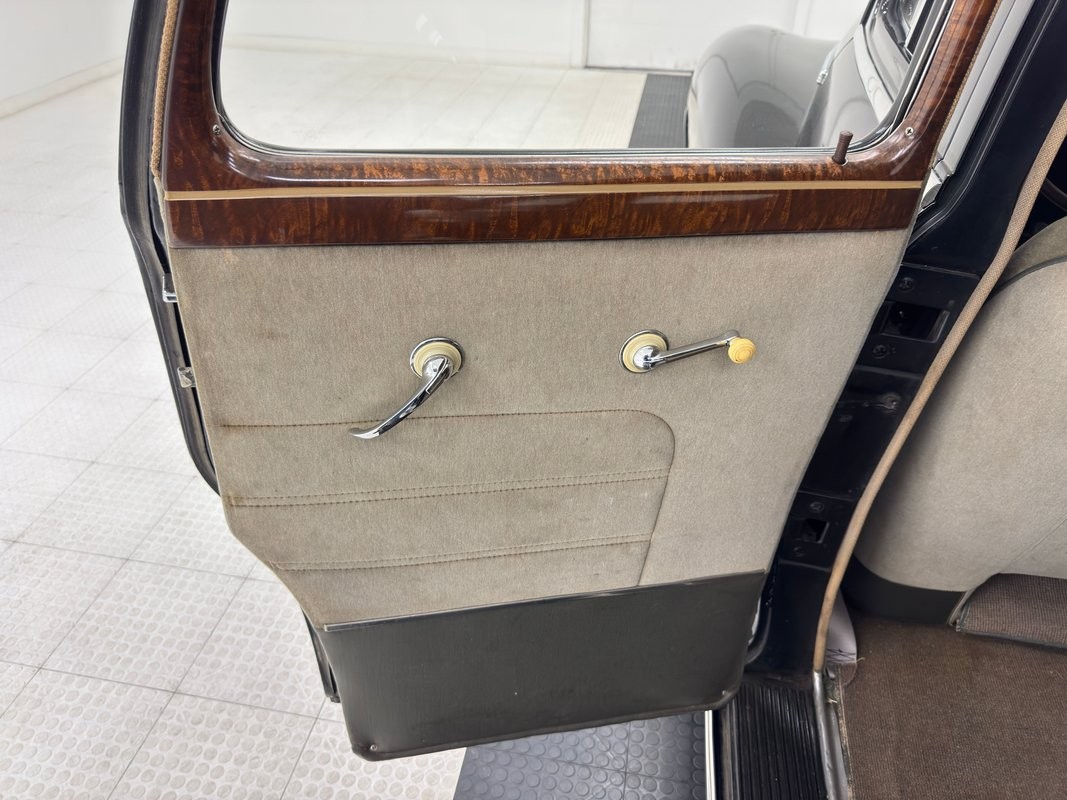 Chevrolet-Stylemaster-1948-Sedan-33