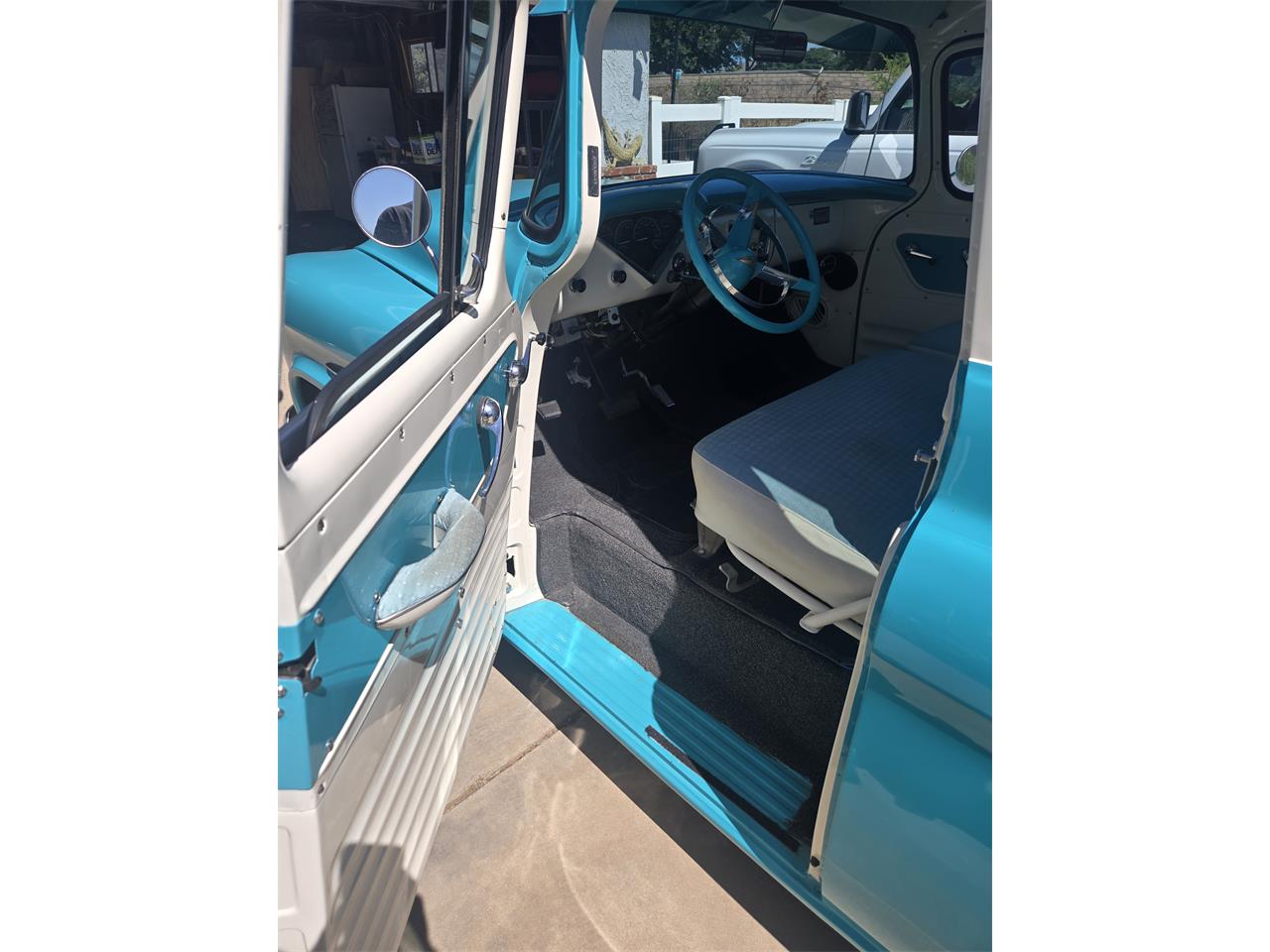 Chevrolet-Suburban-1955-Turquoise-White-10