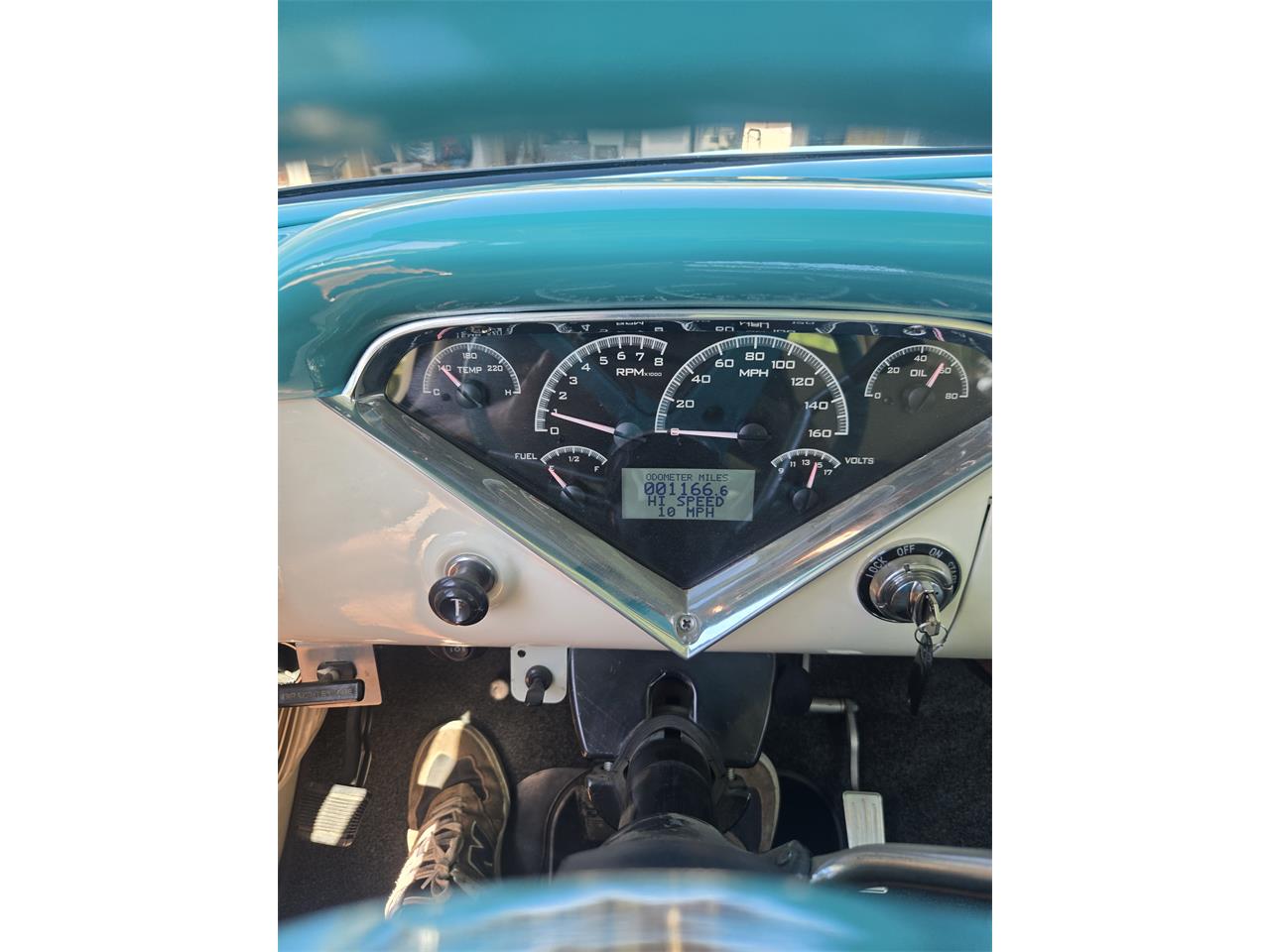 Chevrolet-Suburban-1955-Turquoise-White-11