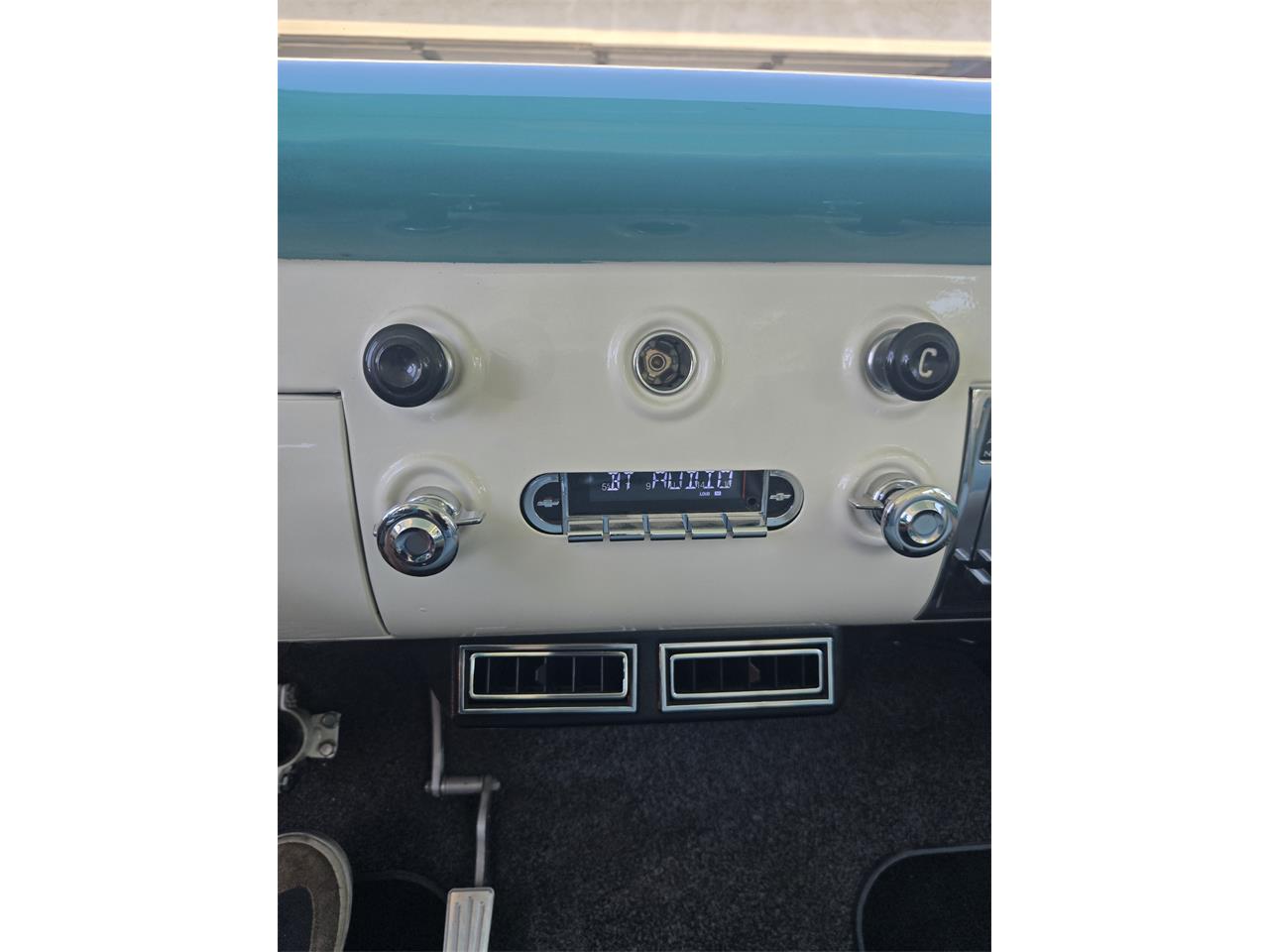 Chevrolet-Suburban-1955-Turquoise-White-12