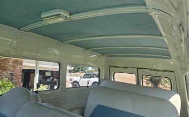 Chevrolet-Suburban-1955-Turquoise-White-14