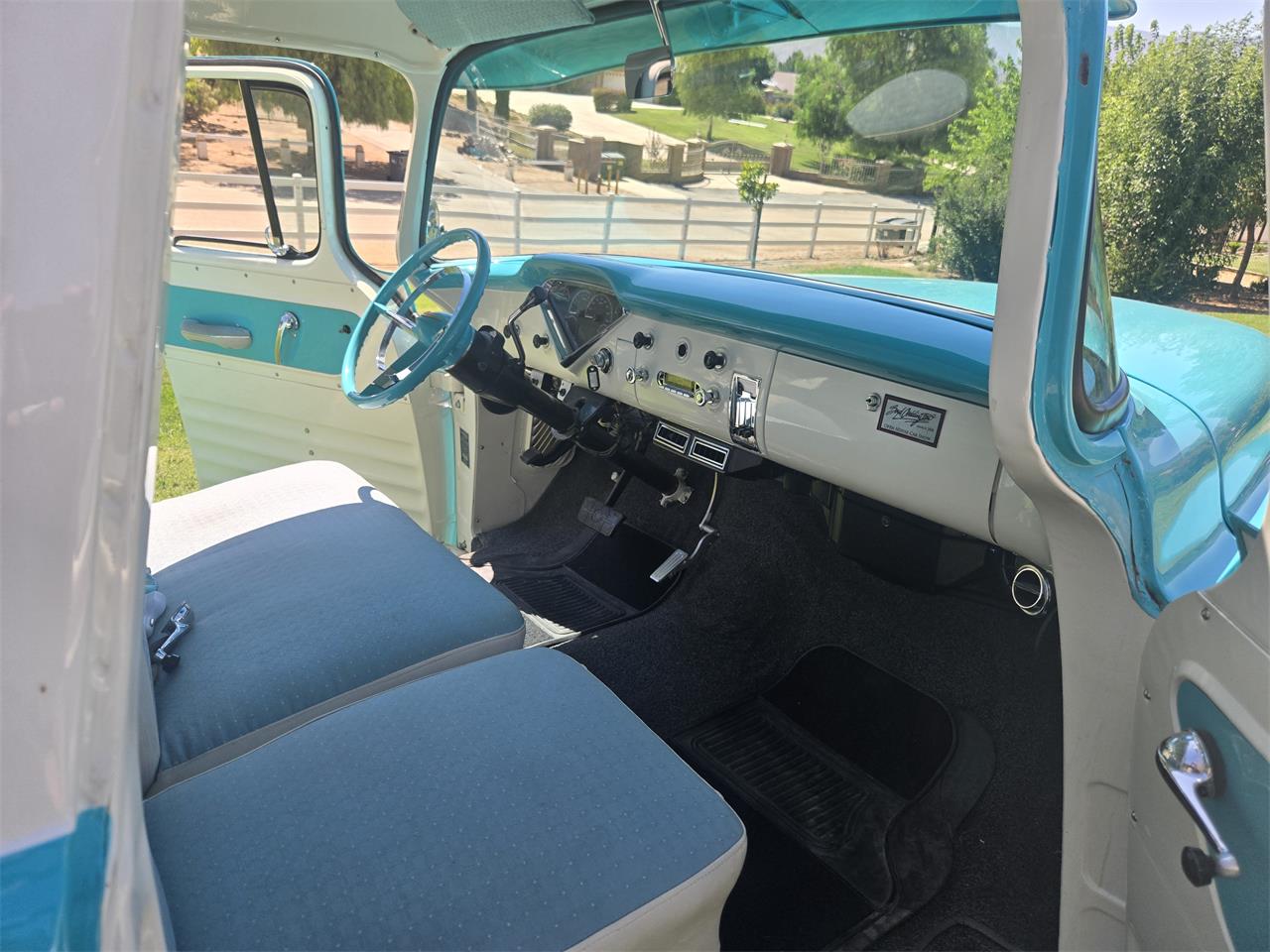 Chevrolet-Suburban-1955-Turquoise-White-16