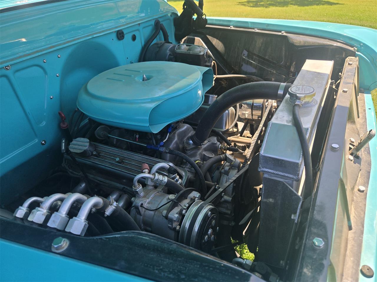 Chevrolet-Suburban-1955-Turquoise-White-18