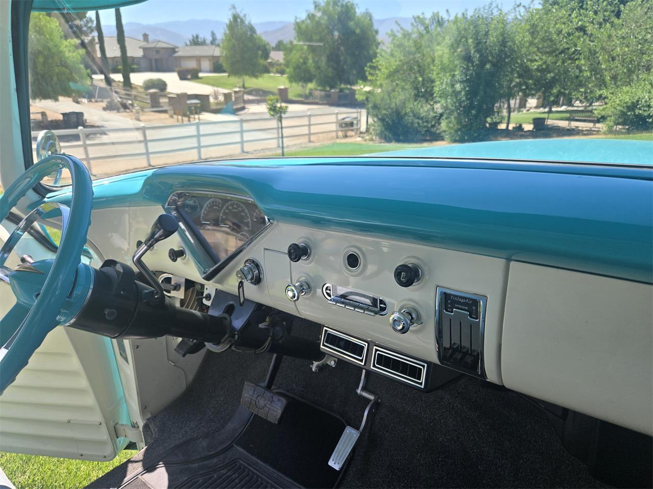 Chevrolet-Suburban-1955-Turquoise-White-21
